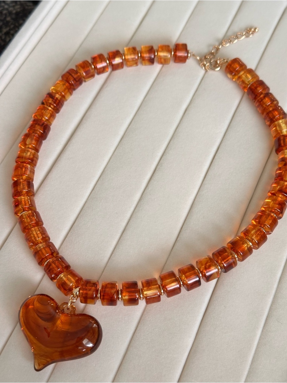 Amber Beaded Necklace With Heart Pendant NEW - Picture 2 of 6